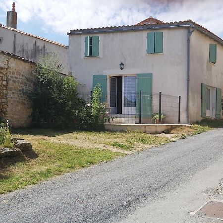 Jonzac-Gite-Lepuits Clion  Bagian luar foto